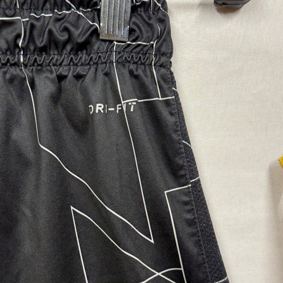 Nike Kids Dri Fit Black Geometric Print Athletic Shorts Size‎ L - Picture 2 of 9